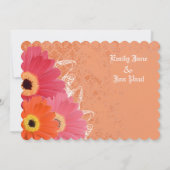 Koraal en Oranje Gerber Daisy Wedding Invitation Kaart (Achterkant)