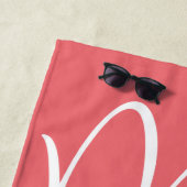 Koraal en wit Mr en Mrs Monogram Strandlaken (In situ)