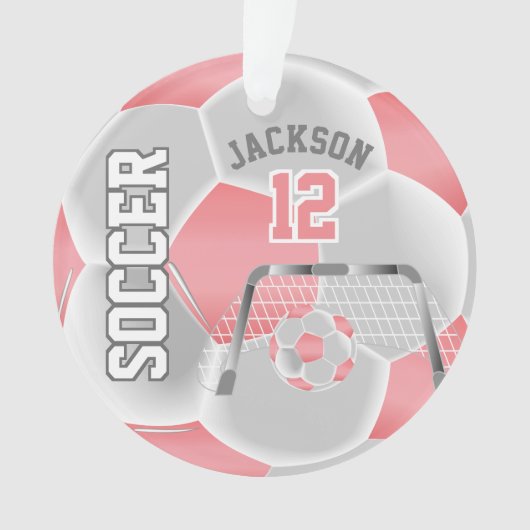 Koraal en wit Voetbal personaliseren Ornament (voorkant)