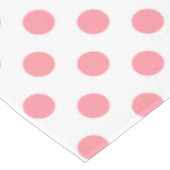 Koraal- en witte polkadots tafelkleed (Gekanteld)