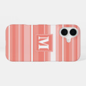 Koraal gestreepte monogram iPhone 16 hoesje (Achterkant horizontaal)