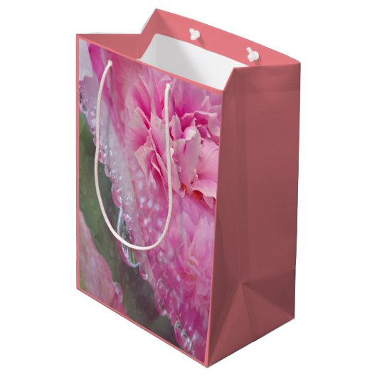 Koraal, gras en pony-roze bloei Medium Gift Bag Medium Cadeauzakje (Achterkant Gekanteld)