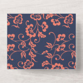 Koraal, marineblauwe en zilveren bloemige trouwfee all in one uitnodiging (Achterkant)
