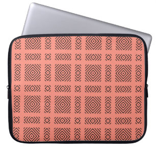 Koraal met zwart geometrisch patroon laptop sleeve