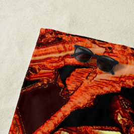 Koraal of donkere zalm vernietigd, zwarte achtergr strandlaken