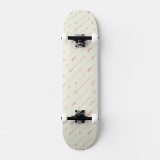 Koraal omlijnd pijlpatroon skateboard (Voorkant)