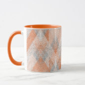 Koraal, oranje, beige, grijze zigzag. mok (Links)