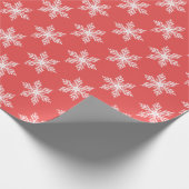 Koraal Rode en Witte Sneeuwvlokken Patroon Kerstmi Cadeaupapier (Hoek)