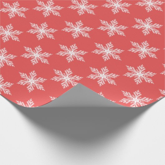 Koraal Rode en Witte Sneeuwvlokken Patroon Kerstmi Cadeaupapier (Hoek)