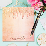 Koraal roos goudroze glitter marmer glazen monogra notitieblok<br><div class="desc">Een koraal, roos goud, roze rustige marmer achtergrond. Gedecorreerd met gouden en goudhoudende faux, glitter dripping, druppelaar voor verf. Personaliseer en voeg jouw naam toe. De naam wordt geschreven met een groot modern handgeschreven stijlmanuscript met letters. Donkere koraalkleurige letters. Om de spoelbeurten te houden schrap slechts de steekproefnaam, verlaat de...</div>