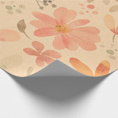 Koraal-roze gouden bloemenpatroon cadeaupapier (Hoek)