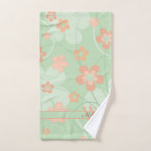 Koraal roze Groene Bloemen Lente Bloemen Monogram Bad Handdoek (Handdoek)