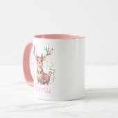 Koraal Roze Rendier en Kerstmis Feestelijke Lichte Mok (Voorkant links)