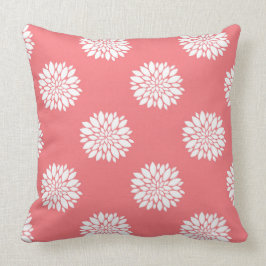 Koraal Sierkussen met witte dahlias