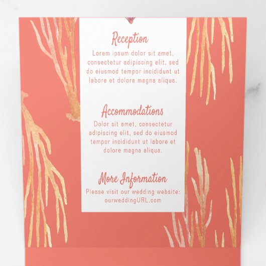 Koraal & Zeeschelpen Strand Alles in één bruiloft Drieluik Uitnodiging (Binnenzijde eerst)