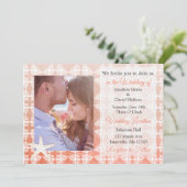 Koraal Zeester Damask Beach Foto Bruiloft uitnodig Kaart (Staand voorkant)