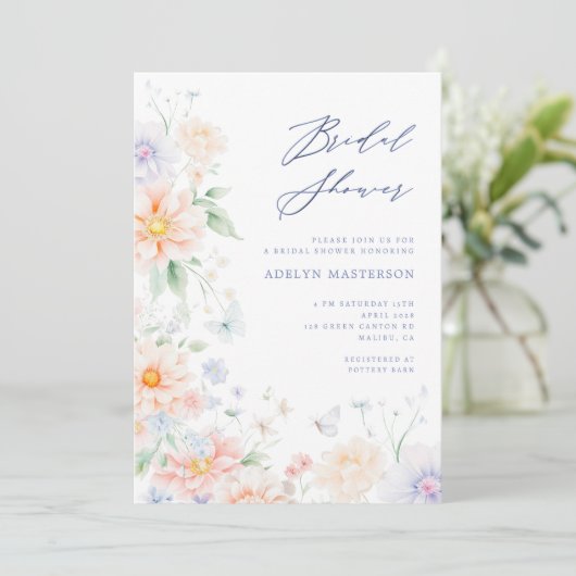 Koraalblauwe Wilde Bloem Bruidsfeest Uitnodiging  (Staand voorkant)