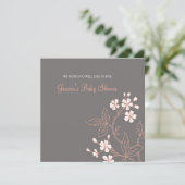 Koraalgrijze Floral Custom Baby Shower Invitaties Kaart (Staand voorkant)