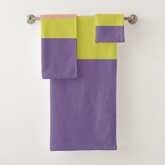Koraalgroene paarse roze in strepen patroonnaam bad handdoek (Insitu)
