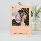Koraalpeach Eenvoudig minimalistisch fotohuwelijk RSVP Kaartje (Staand voorkant)