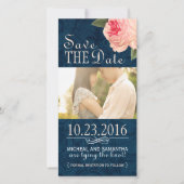 Koraalpioen en marine slaan de datumfotokaarten op save the date (Voorkant)