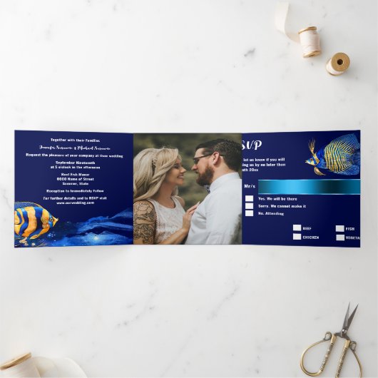 Koraalrif vis tropisch blauw sinaasappel kust chic drieluik uitnodiging (Binnen)