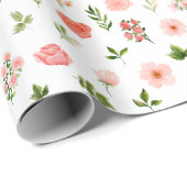 Koraalrode rozen en bladpatroon cadeaupapier (Rol Hoek)