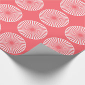 Koraalrood met wit cirkelpatroon cadeaupapier (Hoek)