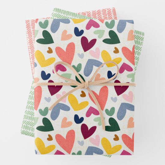 Koraalrood, zonnig, geel, groen hart en zigzagkuns inpakpapier vel (In situ)