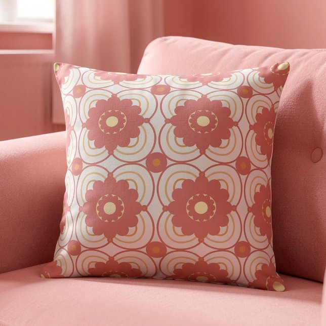 Koraalroze Bloemen Op Crème Kussen (Small repeat, soft colors. This coral pillow is all about playful retro detail.)