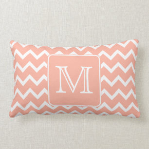Koraalroze en witte Chevron met aangepast monogram Kussen