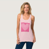 Koraalroze hart, dieper roze achtergrond tanktop (Volledige Voorkant)