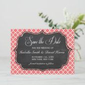 Koraalroze Quatrefoil en Chalkboard Save the Date (Staand voorkant)