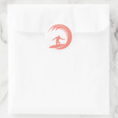 Koraalroze surfing ronde sticker (Tas)