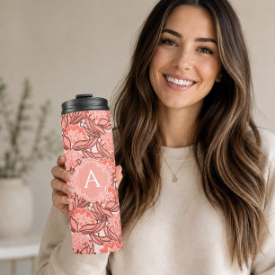 Koraalroze tropische bloempatroon met monogram thermosbeker
