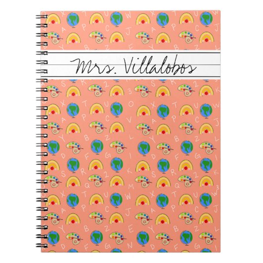 Koraalschoolbenodigdheden en het alfabet notitieboek (Voorkant)