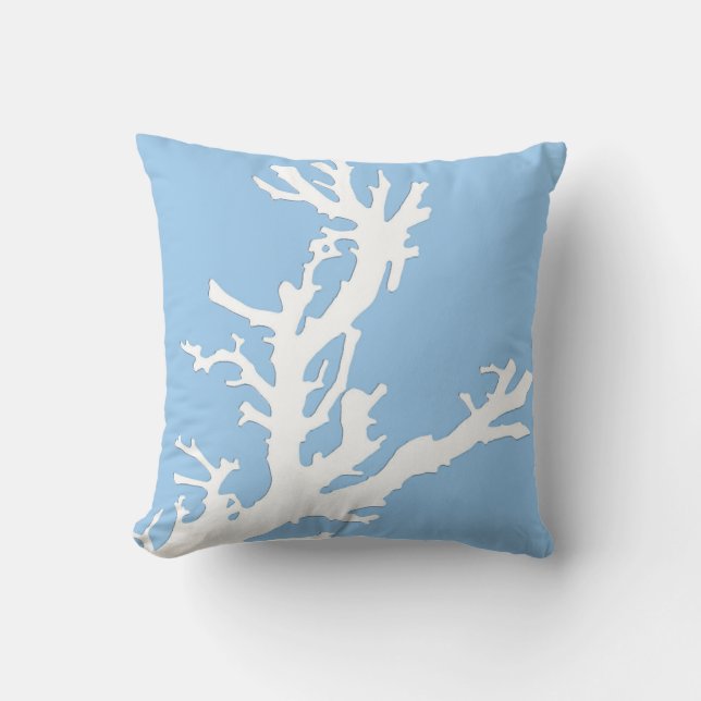 Koraaltak - wit op bleek blauw kussen (Voorkant)