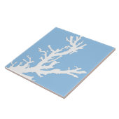 Koraaltak - wit op bleek blauw tegeltje (Zijkant)