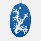 Koraaltak, wit op kobalt blauw keramisch ornament (Links)