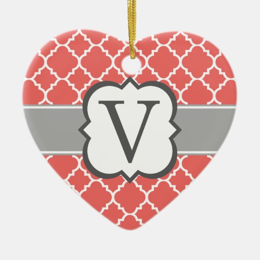 Koraalwitte monogram Letter V Quatrefoil Keramisch Ornament (Voorkant)