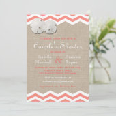 Koraalzanddollar en Chevron Couple's Shower Invite Kaart (Staand voorkant)