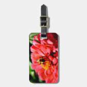 Koraalzinnia met hommel bagagelabel (Voorkant verticaal)