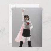 Koreaans meisje in superheld kostuum met arm opgeh briefkaart (Voorkant / Achterkant)