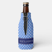 Korenbloem Blauwe Witte Stippen Navy Naam Monogram Flesjeskoeler (Fles Achterkant)