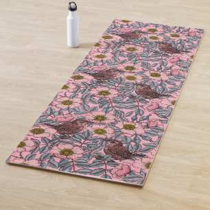 Korrels in de rozen yogamat