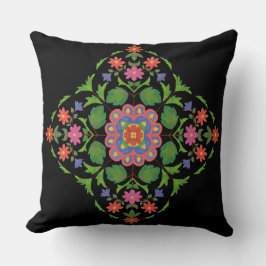 Kort gekleurd Floral Rangoli Pattern op Black Kussen