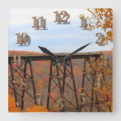 Kort gekleurde herfstbladeren in Kinzua Bridge Vierkante Klok (Voorkant)