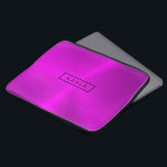 Korte, dieproze metalen achtergrond laptop sleeve<br><div class="desc">Elegante,  moderne dieproze tinten hebben een metalen textuurafdruk gepolijst. Facultatief monogram.</div>