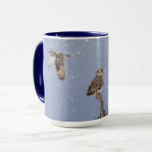 Korte geoorten uilen op een sneeuwdag mok (Voorkant links)