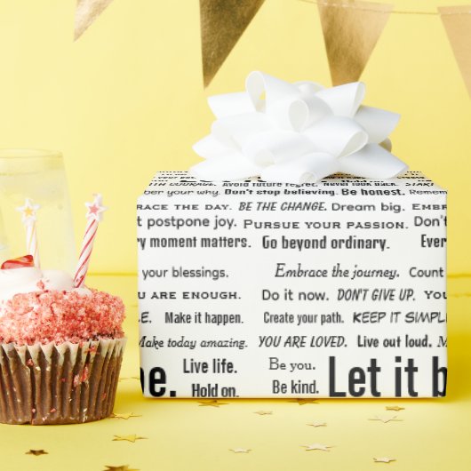 Korte Inspirerende Citaten Op Wit Cadeaupapier (Verjaardagsfeest)